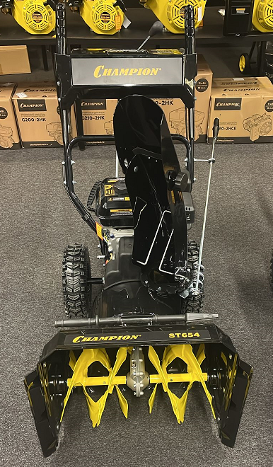 картинка Бензиновый снегоуборщик Champion ST654