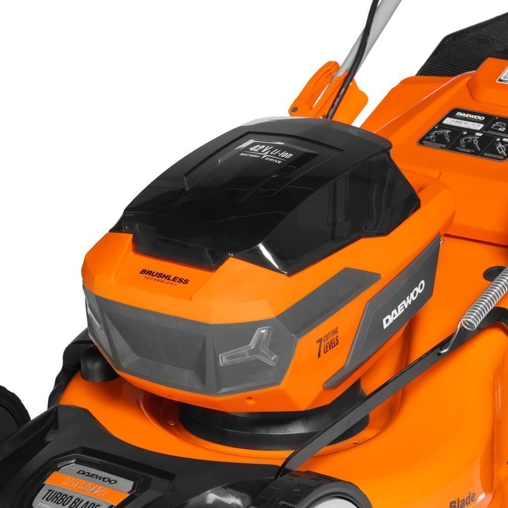 картинка Аккумуляторная газонокосилка DAEWOO DLM 5042Li SET картинка Аккумуляторная газонокосилка DAEWOO DLM 5042Li SET